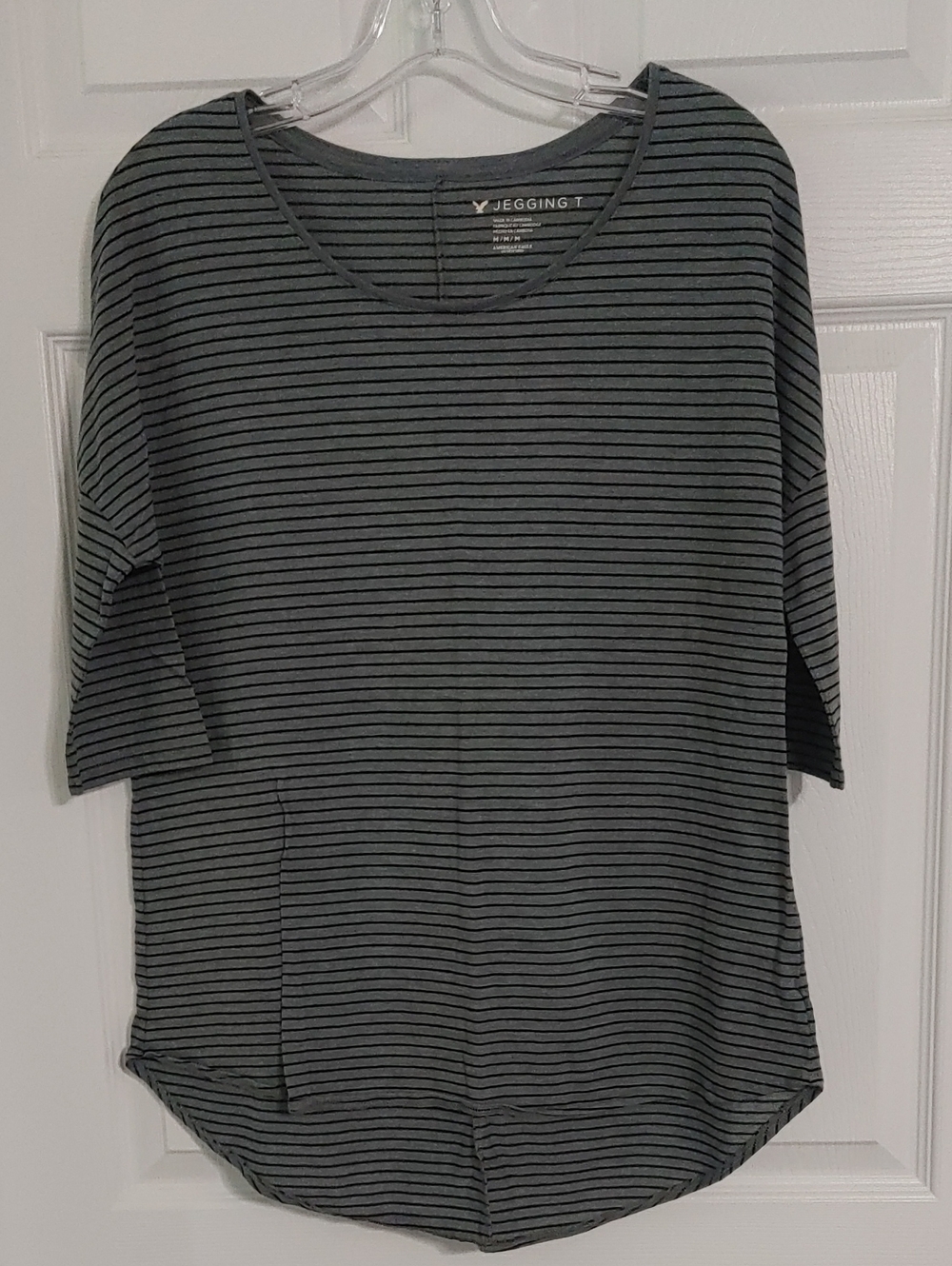 AE Outfitters Gray and Black Striped 3/4" Sleeve Jegging Tee EUC Casual